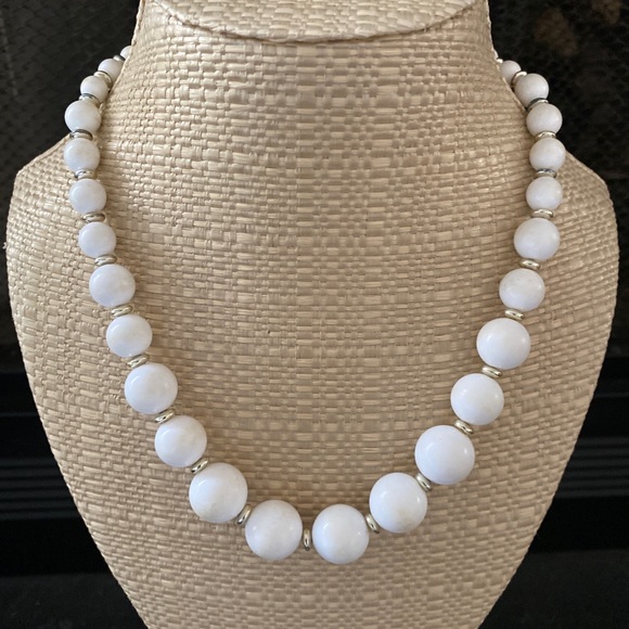 COSTUME JEWELRY--5 PIECES IN LOT. - Picture 2 of 6